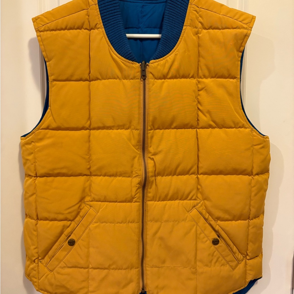 Eddie Bauer Men's Mustard Quilted Vest reversible